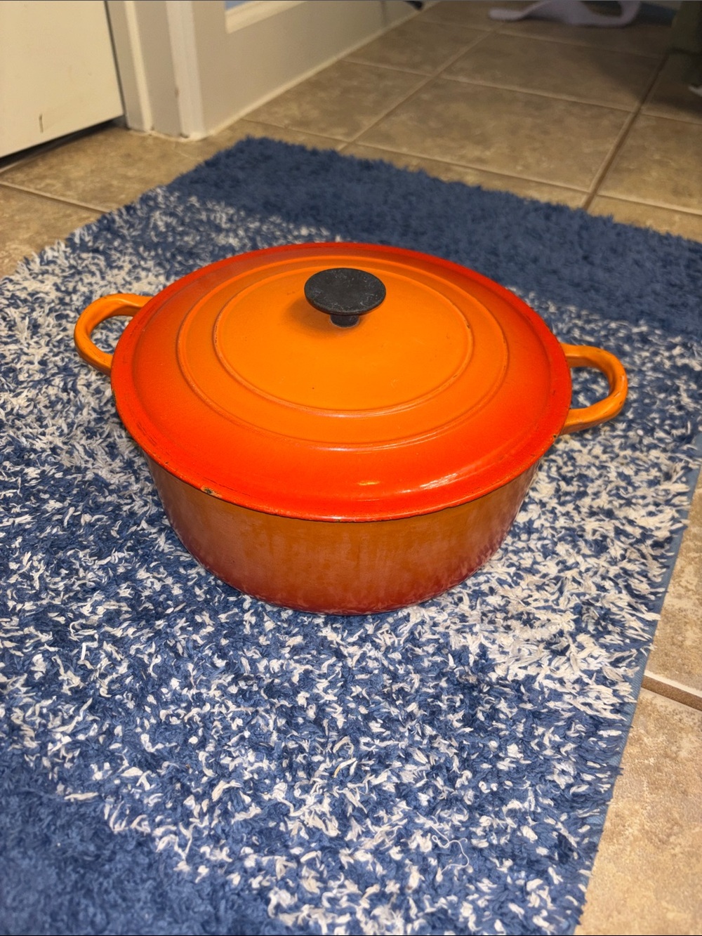 Le Creuset Orange Enamel Cast Iron Dutch Oven with Lid 4.5 qt E
